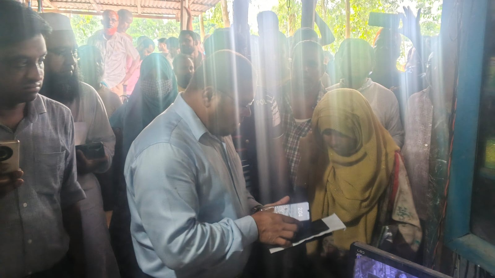বোদায় অবৈধভাবে সার মজুদ, ব্যবসায়ীকে ১০ হাজার টাকা জরিমানা